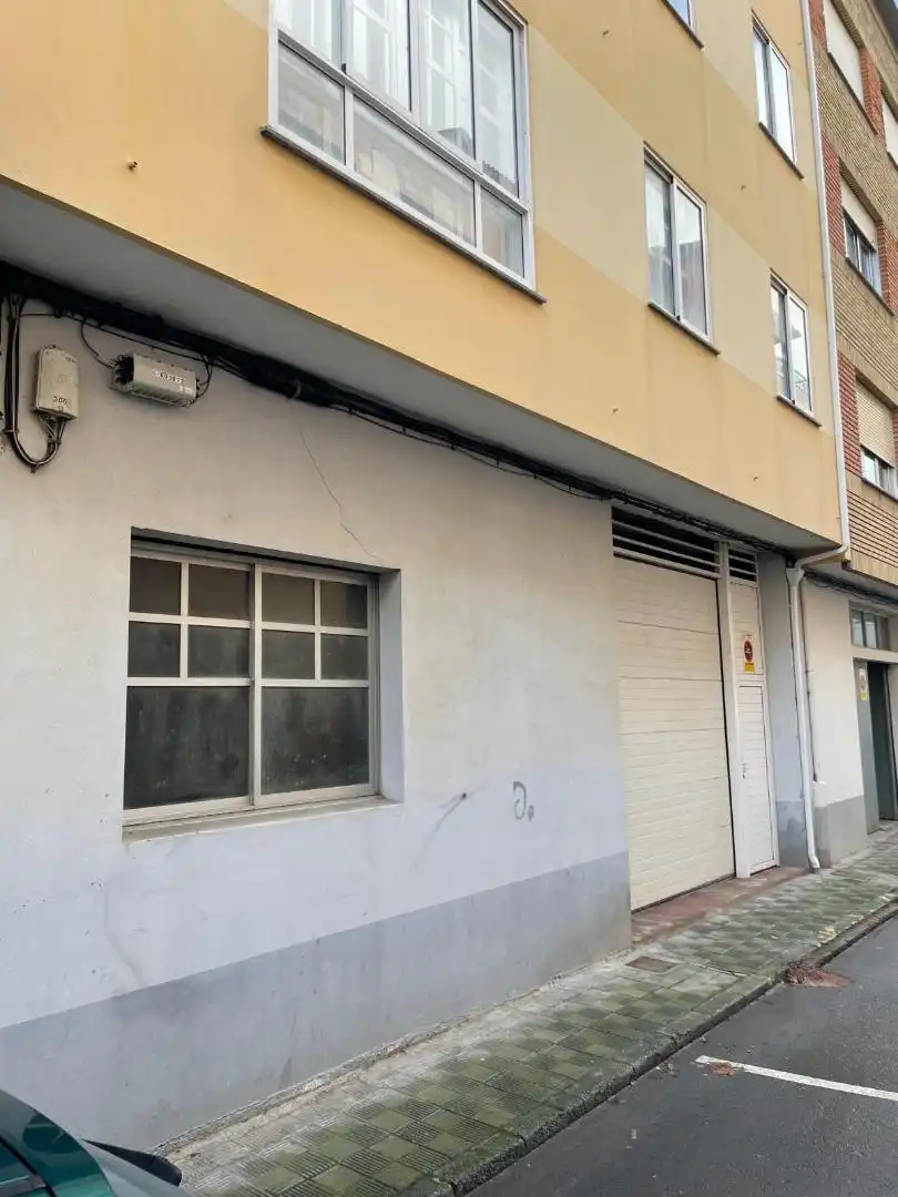 Außenansicht von Garage zum Verkauf in Cedeira
