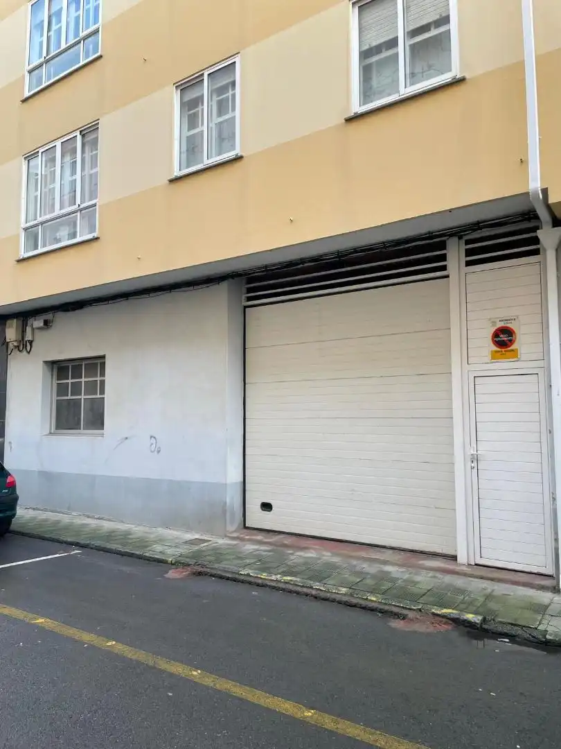 Außenansicht von Garage zum Verkauf in Cedeira
