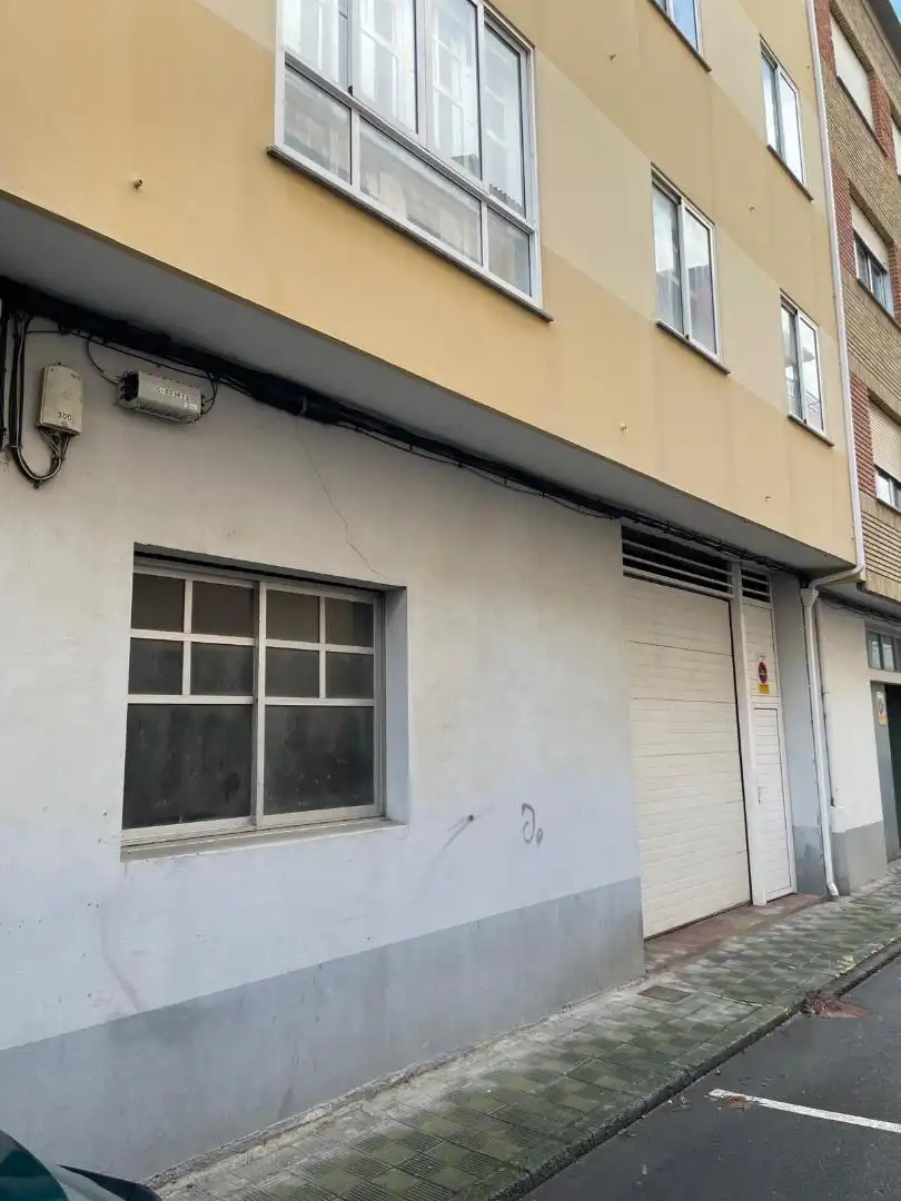 Außenansicht von Garage zum Verkauf in Cedeira