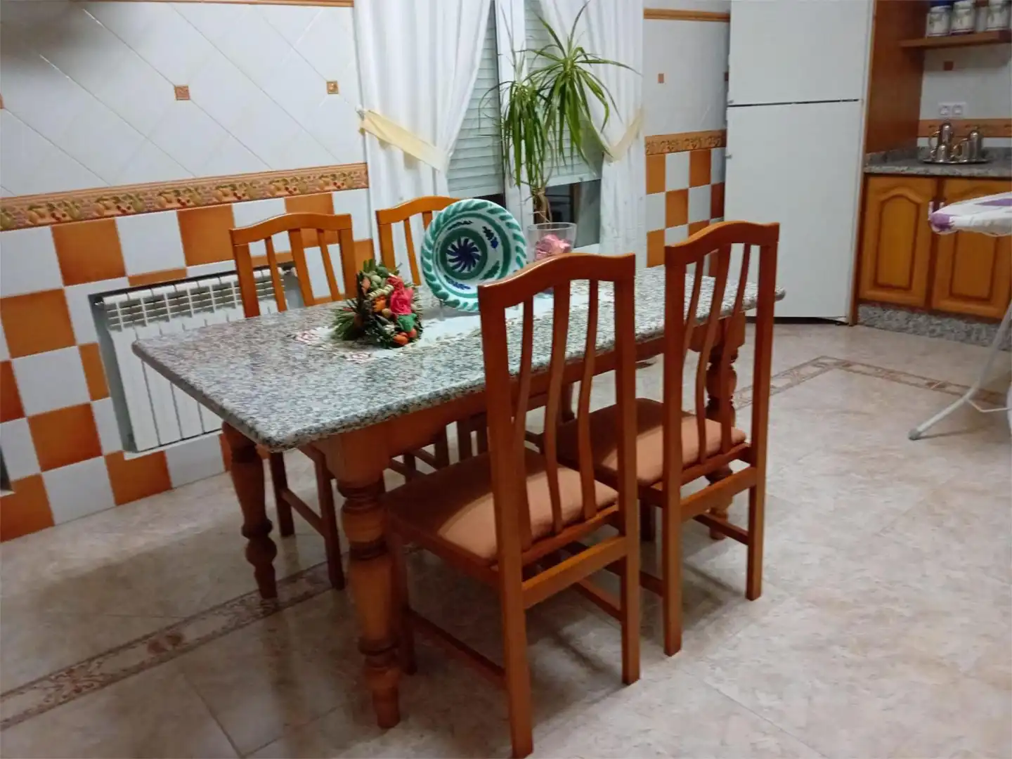 Piso en venta en Calle San Francisco, 1, Castro del Río Comedor de Piso en venta en Castro del Río con Aire acondicionado, Calefacción y Jardín privado