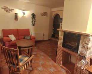 Living room of Single-family semi-detached for sale in Calzada de Oropesa  with Heating, Furnished and Balcony