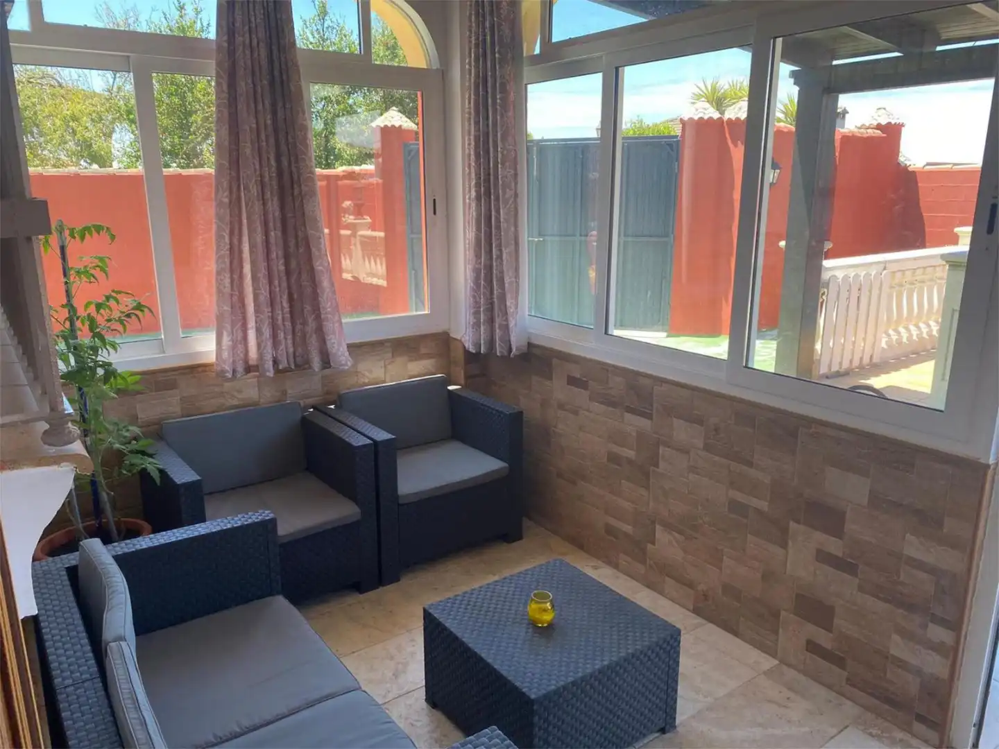 Casa o xalet de lloguer a Calle del Arco, 7, Núcleo urbano Jardí de Casa o xalet de lloguer en Chiclana de la Frontera amb Aire condicionat, Traster i Piscina