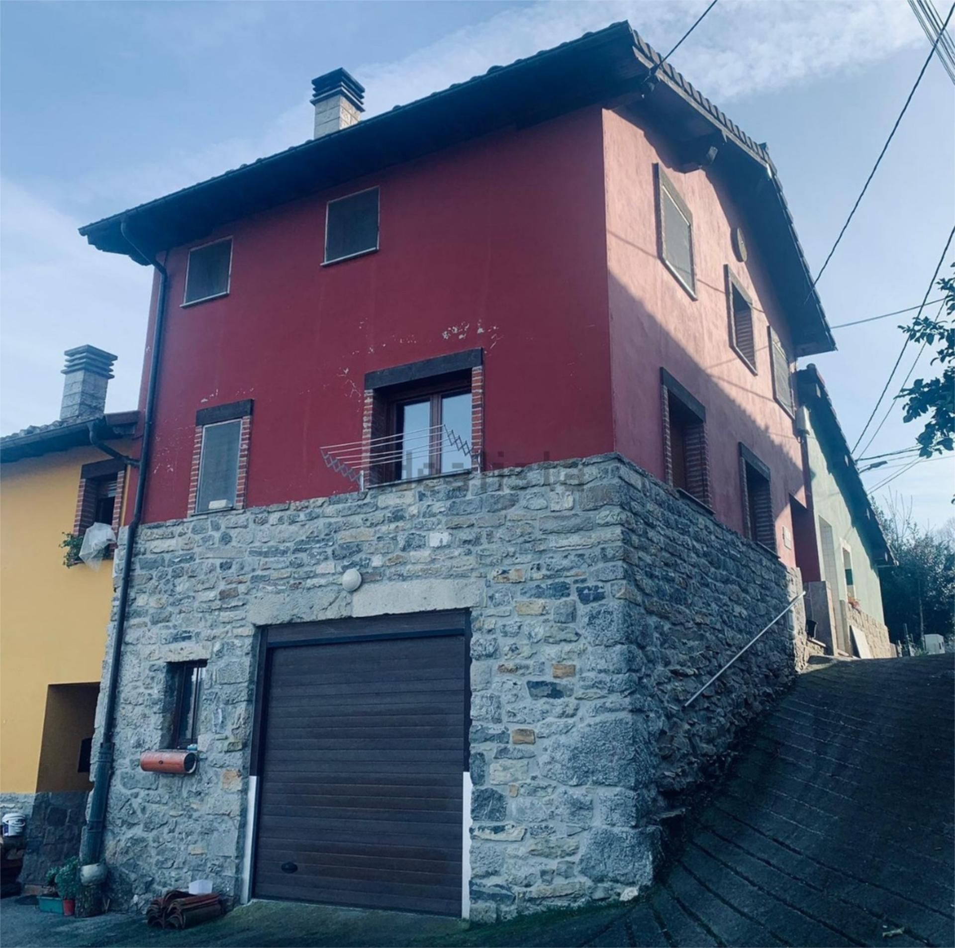 Vista exterior de Casa o xalet en venda en Onís amb Calefacció, Parquet i Traster