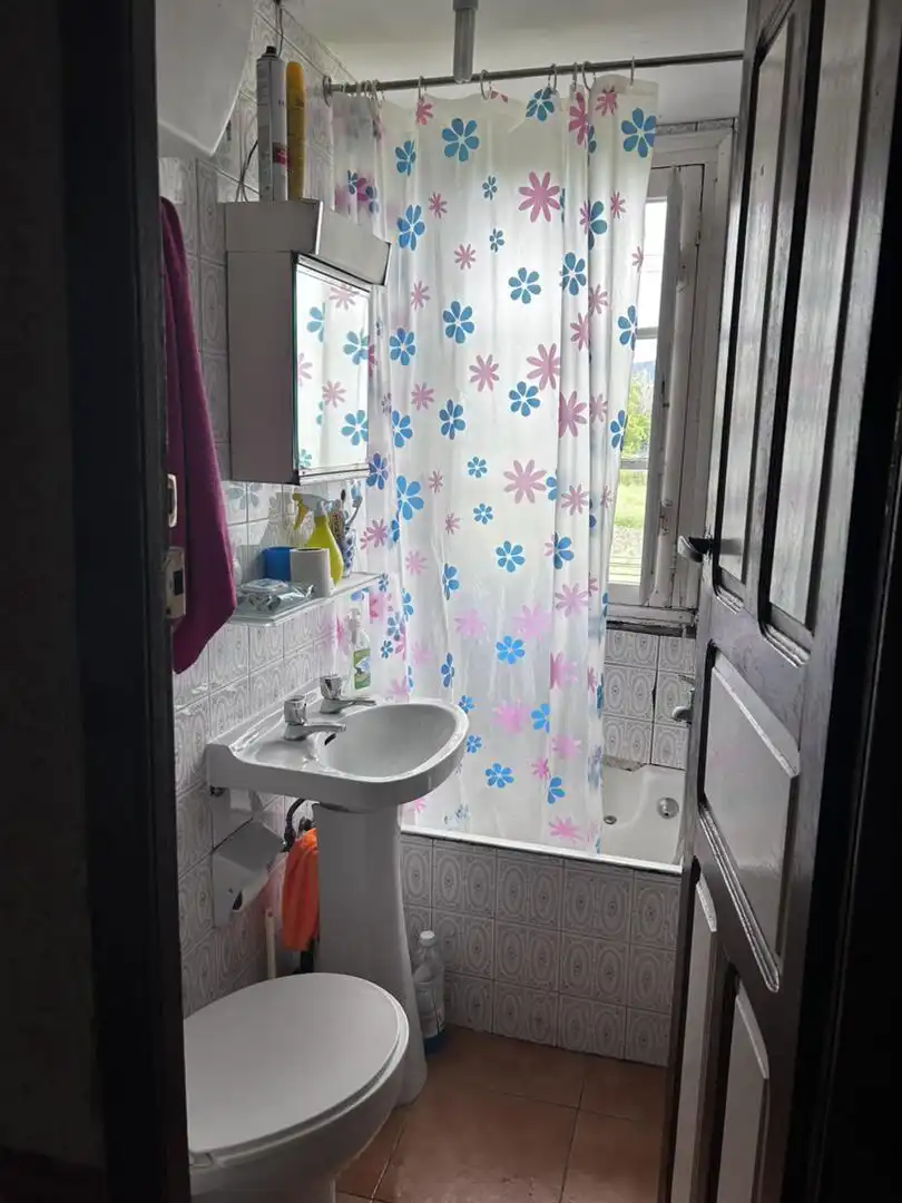 Casa adosada en venta en Lugar Correxais, 60, Vilamartín de Valdeorras Baño de Casa adosada en venta en Vilamartín de Valdeorras con Calefacción, Trastero y Amueblado