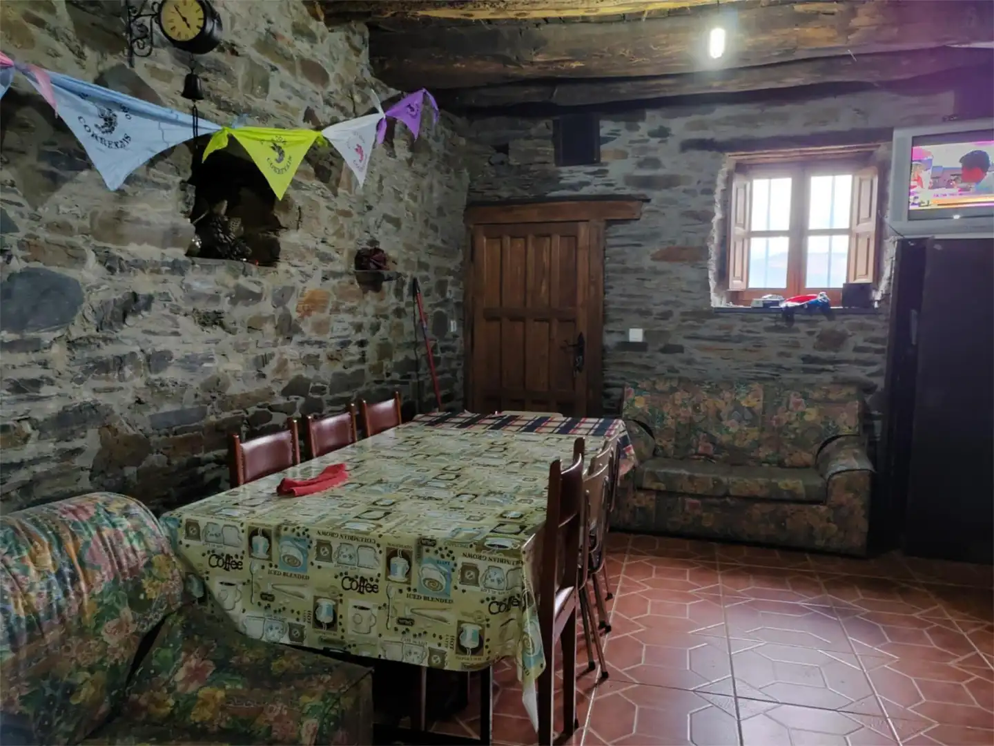 Casa adosada en venta en Lugar Correxais, 60, Vilamartín de Valdeorras Comedor de Casa adosada en venta en Vilamartín de Valdeorras con Calefacción, Trastero y Amueblado