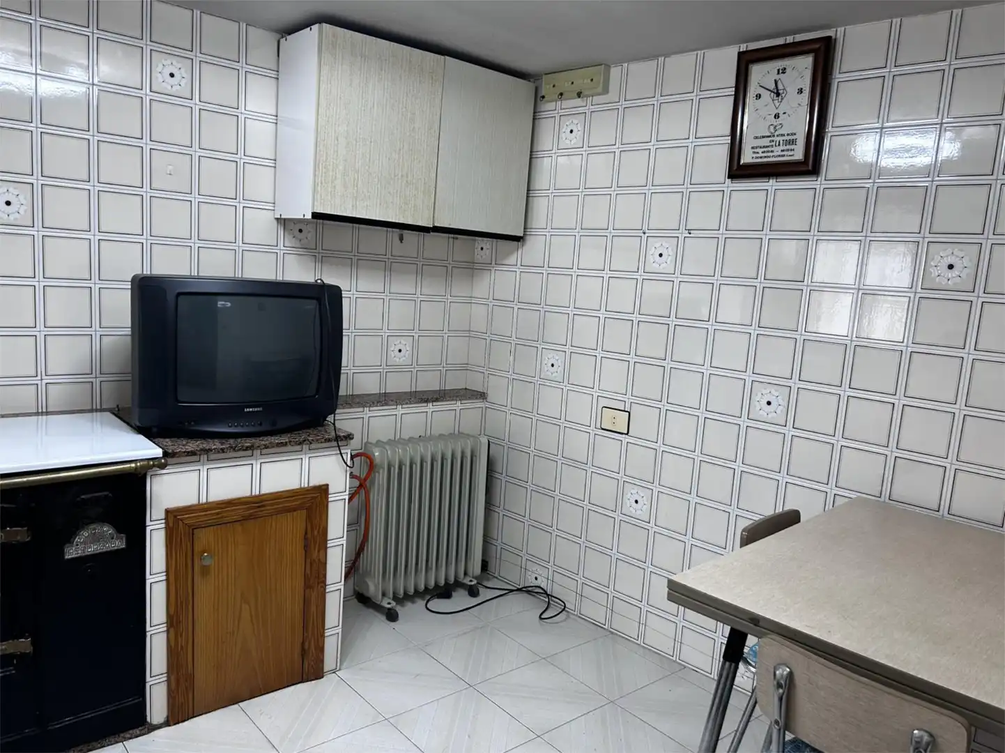 Casa adosada en venta en Lugar Correxais, 60, Vilamartín de Valdeorras Cocina de Casa adosada en venta en Vilamartín de Valdeorras con Calefacción, Trastero y Amueblado