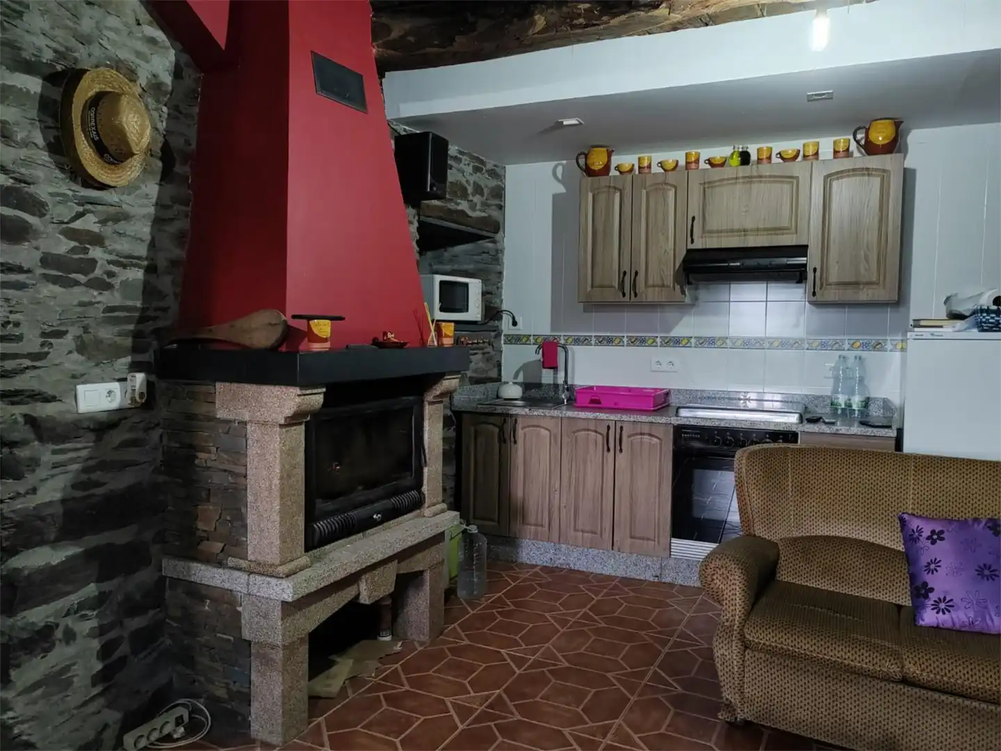 Casa adosada en venta en Lugar Correxais, 60, Vilamartín de Valdeorras Cocina de Casa adosada en venta en Vilamartín de Valdeorras con Calefacción, Trastero y Amueblado