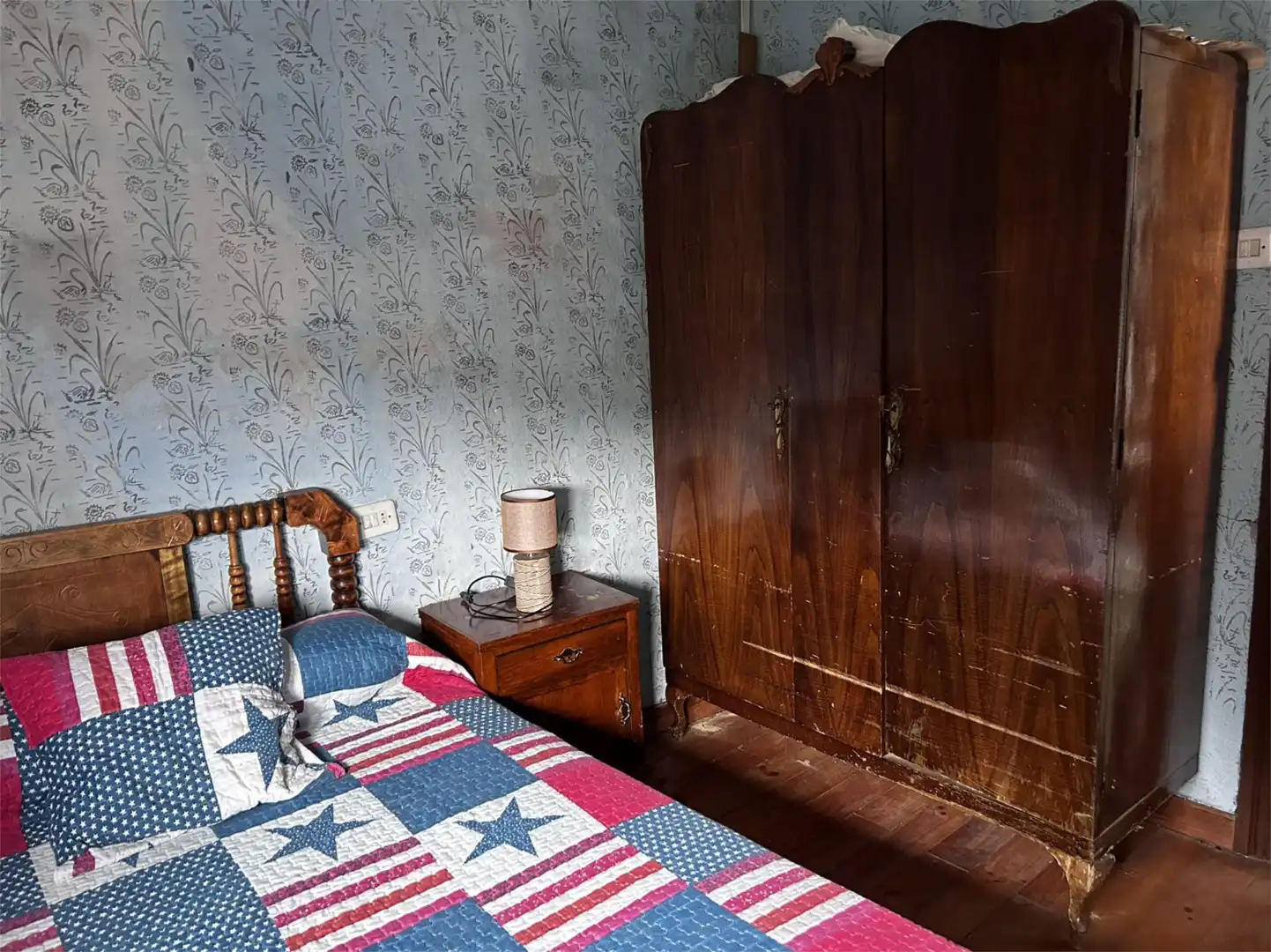 Casa adosada en venta en Lugar Correxais, 60, Vilamartín de Valdeorras Habitación de Casa adosada en venta en Vilamartín de Valdeorras con Calefacción, Trastero y Amueblado