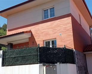 Exterior view of House or chalet for sale in Castro-Urdiales  with Terrace and Balcony