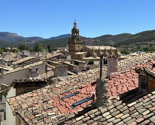 Vista exterior de Casa o xalet en venda en Rubielos de Mora amb Terrassa, Traster i Moblat