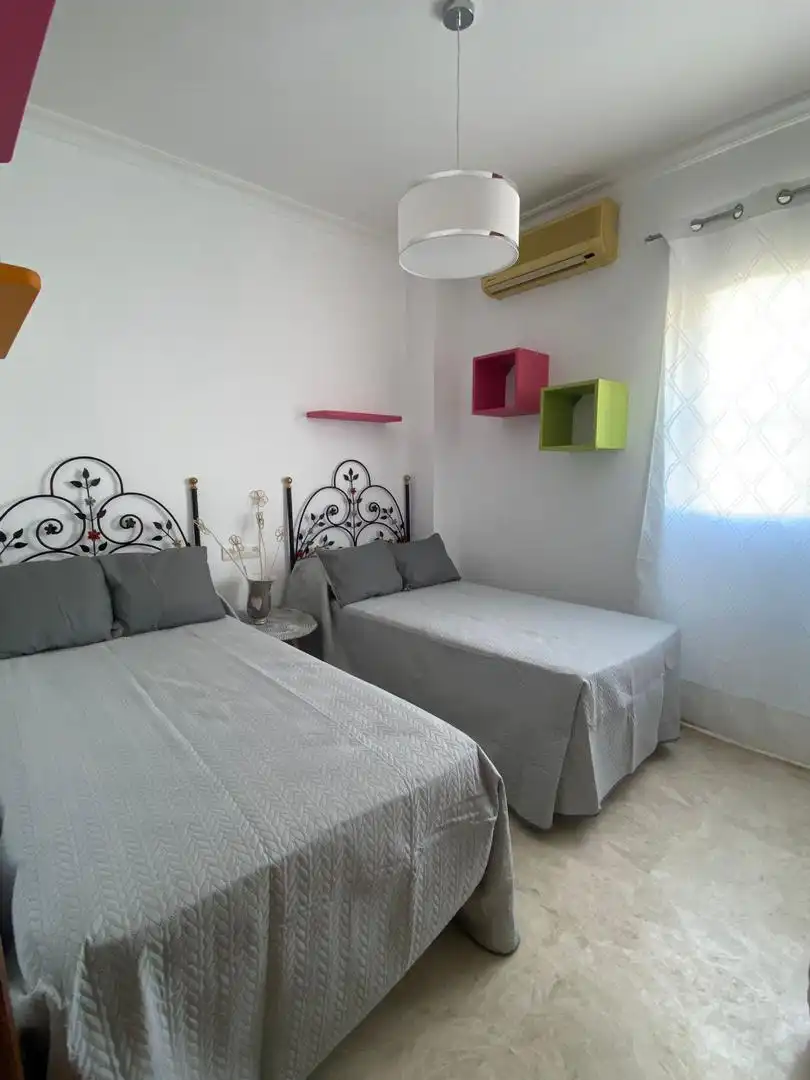 Casa o xalet en venda a Calle Hiedra, 36, Cerros de Montequinto Dormitori de Casa o xalet en venda en Montequinto