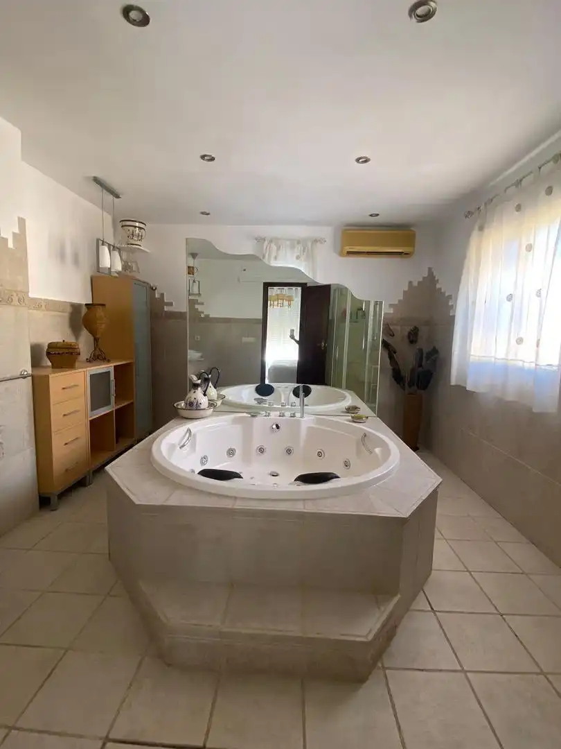 Casa o xalet en venda a Calle Hiedra, 36, Cerros de Montequinto Bany de Casa o xalet en venda en Montequinto