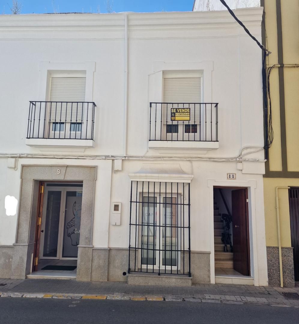 Exterior view of Flat for sale in Almendralejo  with Terrace, Furnished and Oven