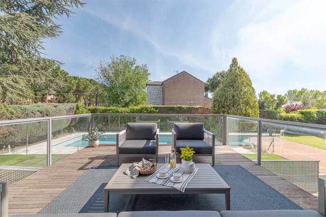 Casa-chalet en Venta en Avenida Monte Segovia, 21 en El Olivar de Mirabal