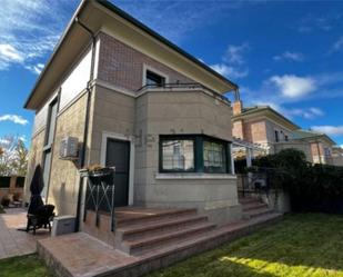 Vista exterior de Casa o xalet en venda en Valladolid Capital amb Aire condicionat, Terrassa i Balcó