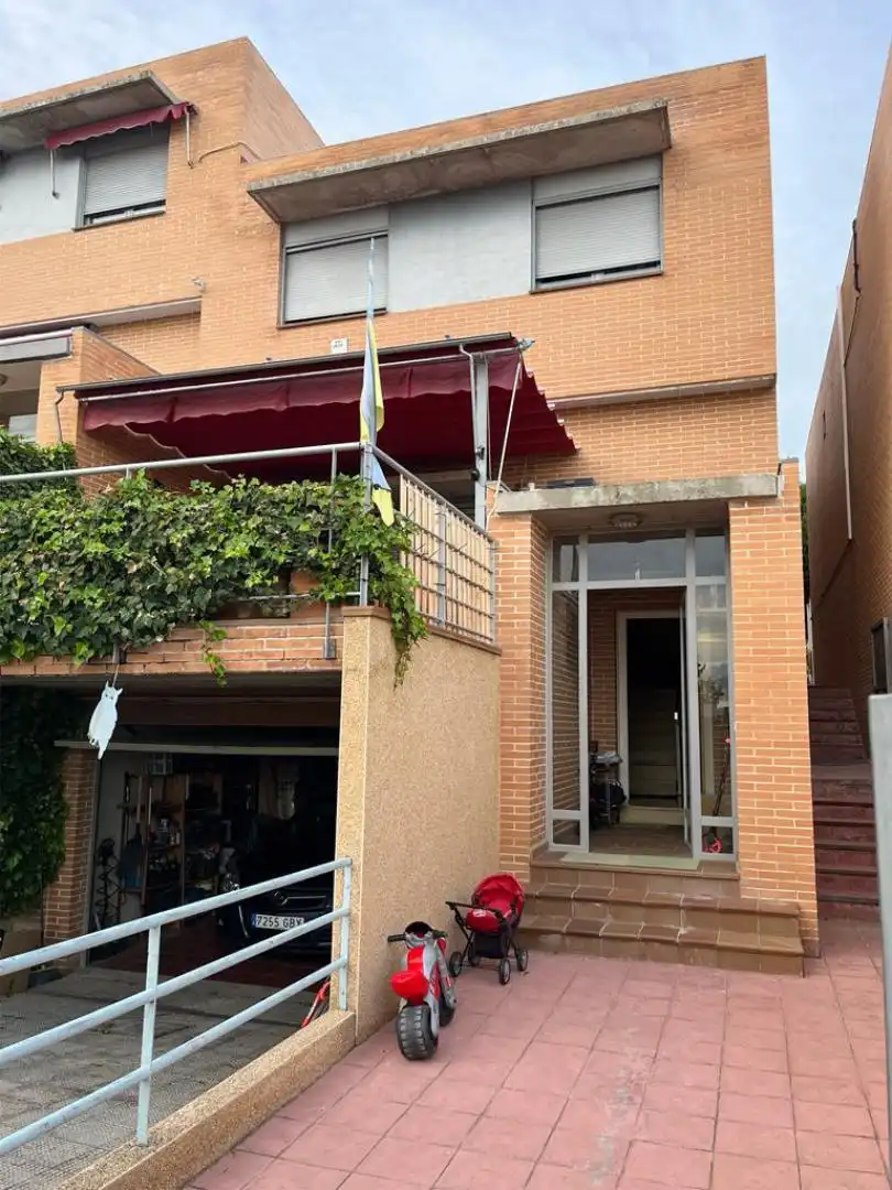 Houses for sale in Calle Laurel Real, 88, Buenavista - Valparaíso - La Legua Exterior view of Houses for sale in Toledo with Air Conditioner, Heating and Private garden