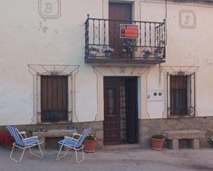 Außenansicht von Einfamilien-Reihenhaus zum verkauf in Peraleda de San Román mit Klimaanlage und Balkon