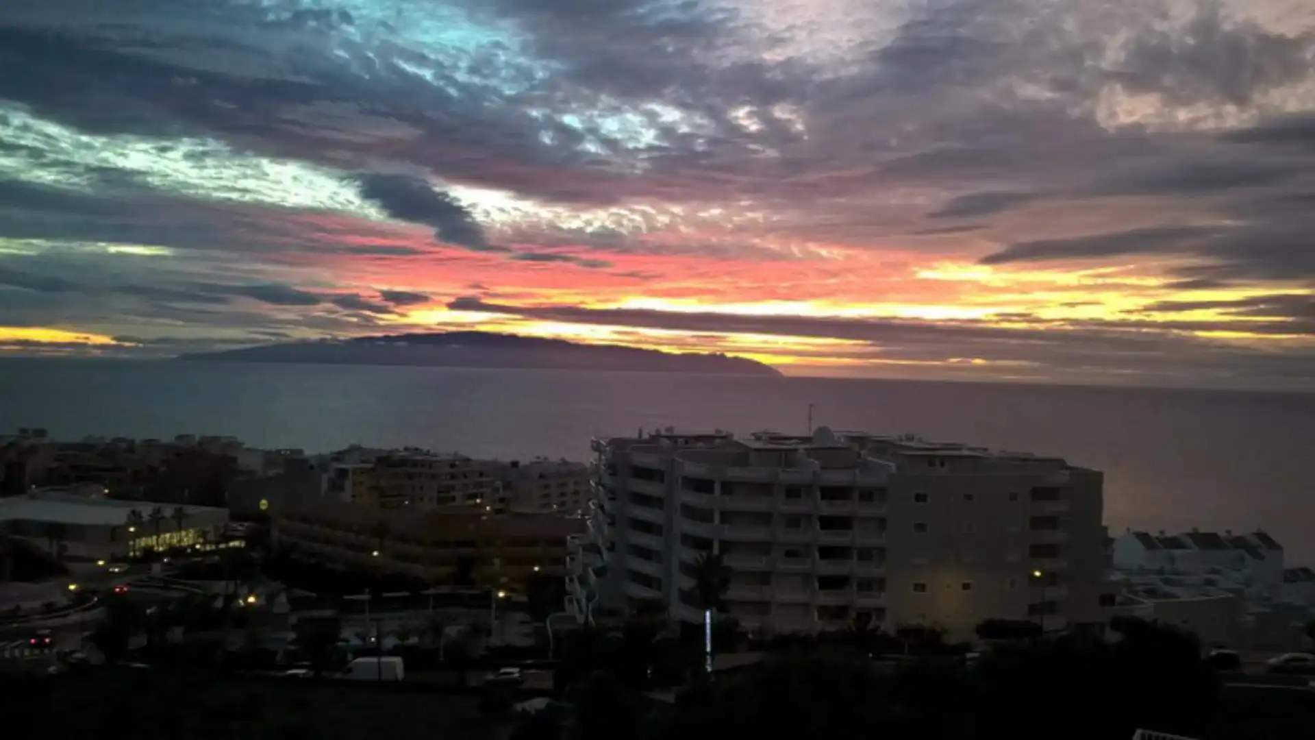 Wohnung zum Verkauf in Avenida Marítima Acantilados de los Gigantes, 71, Acantilados de Los Gigantes Außenansicht von Wohnung zum Verkauf in Santiago del Teide mit Klimaanlage, Terrasse und Abstellraum