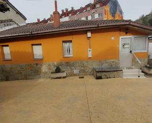 Vista exterior de Casa adosada en venda en Oviedo 