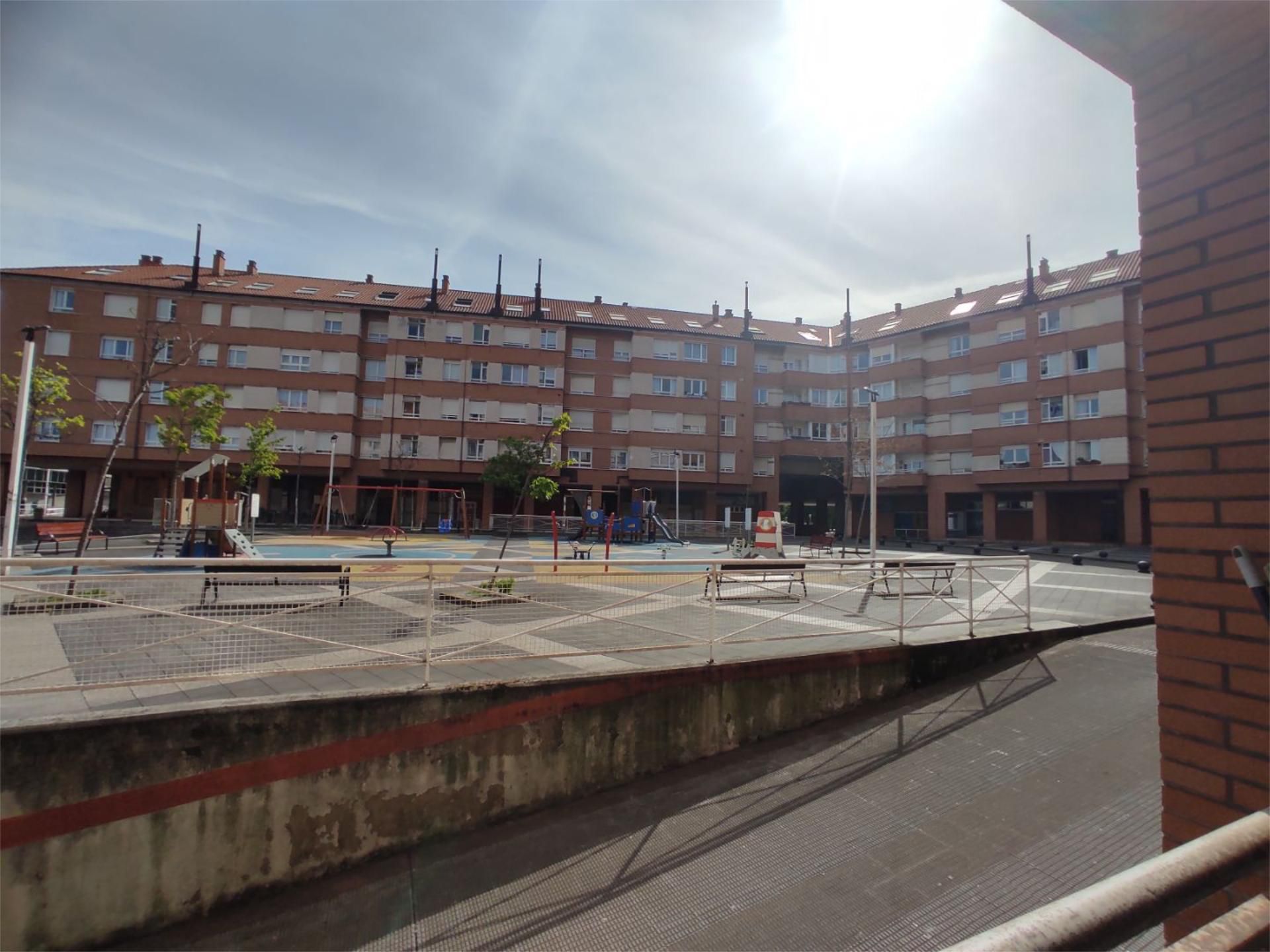 Vista exterior de Local en venta en Gijón 