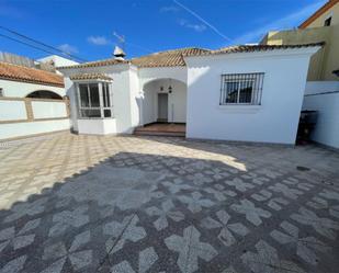 Exterior view of House or chalet for sale in Chiclana de la Frontera