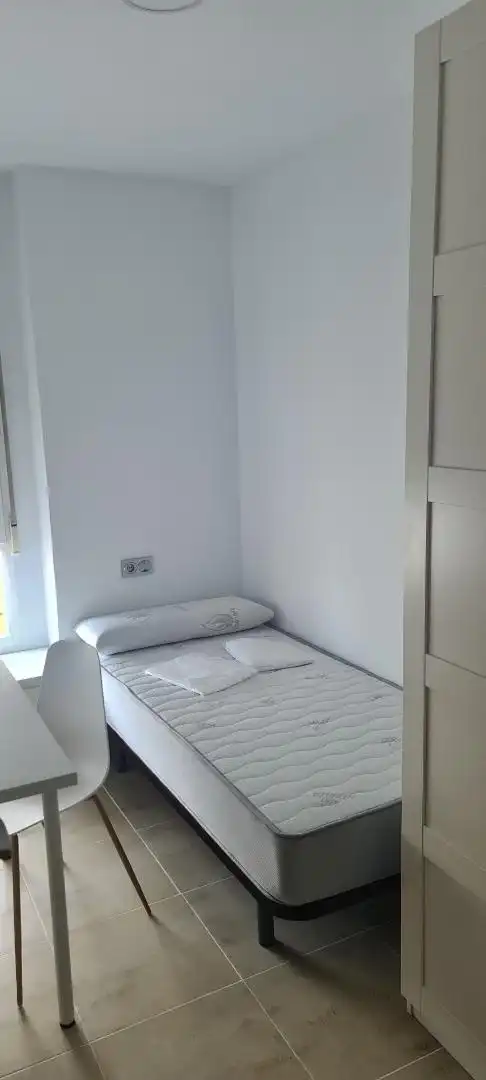 Bedroom of Flat for rent in Granada  with Air Conditioner, Private garden and Furnished