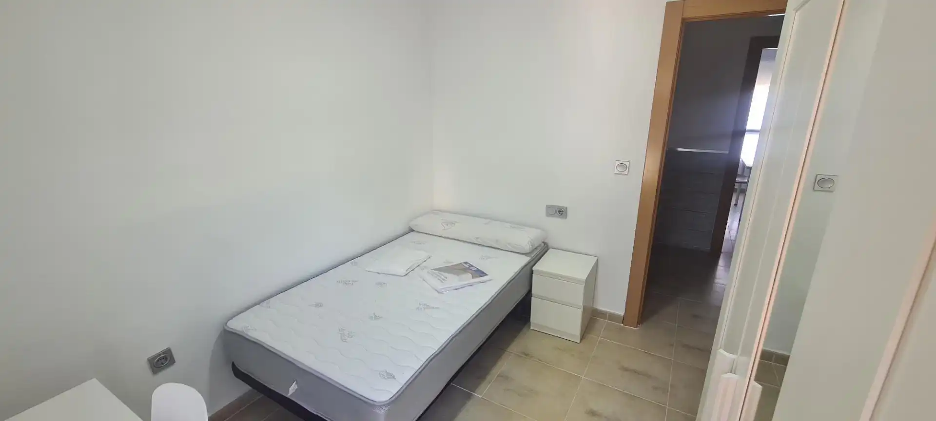Bedroom of Flat for rent in Granada  with Air Conditioner, Private garden and Furnished