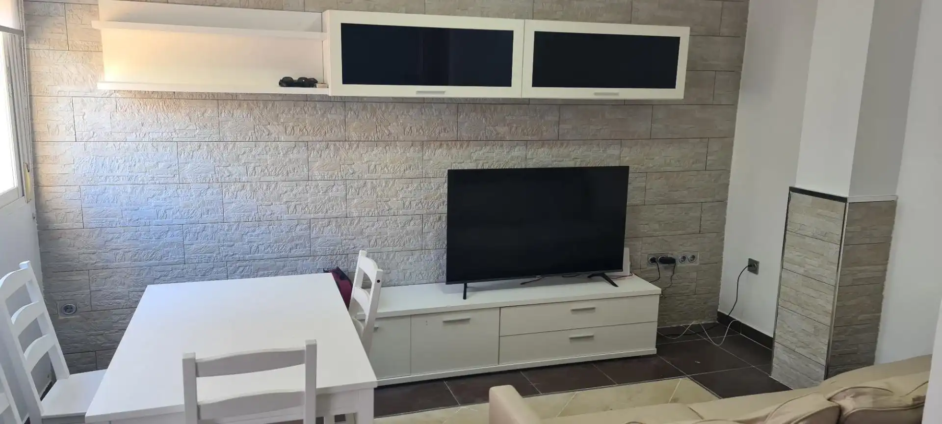 Living room of Flat for rent in Granada  with Air Conditioner, Private garden and Furnished