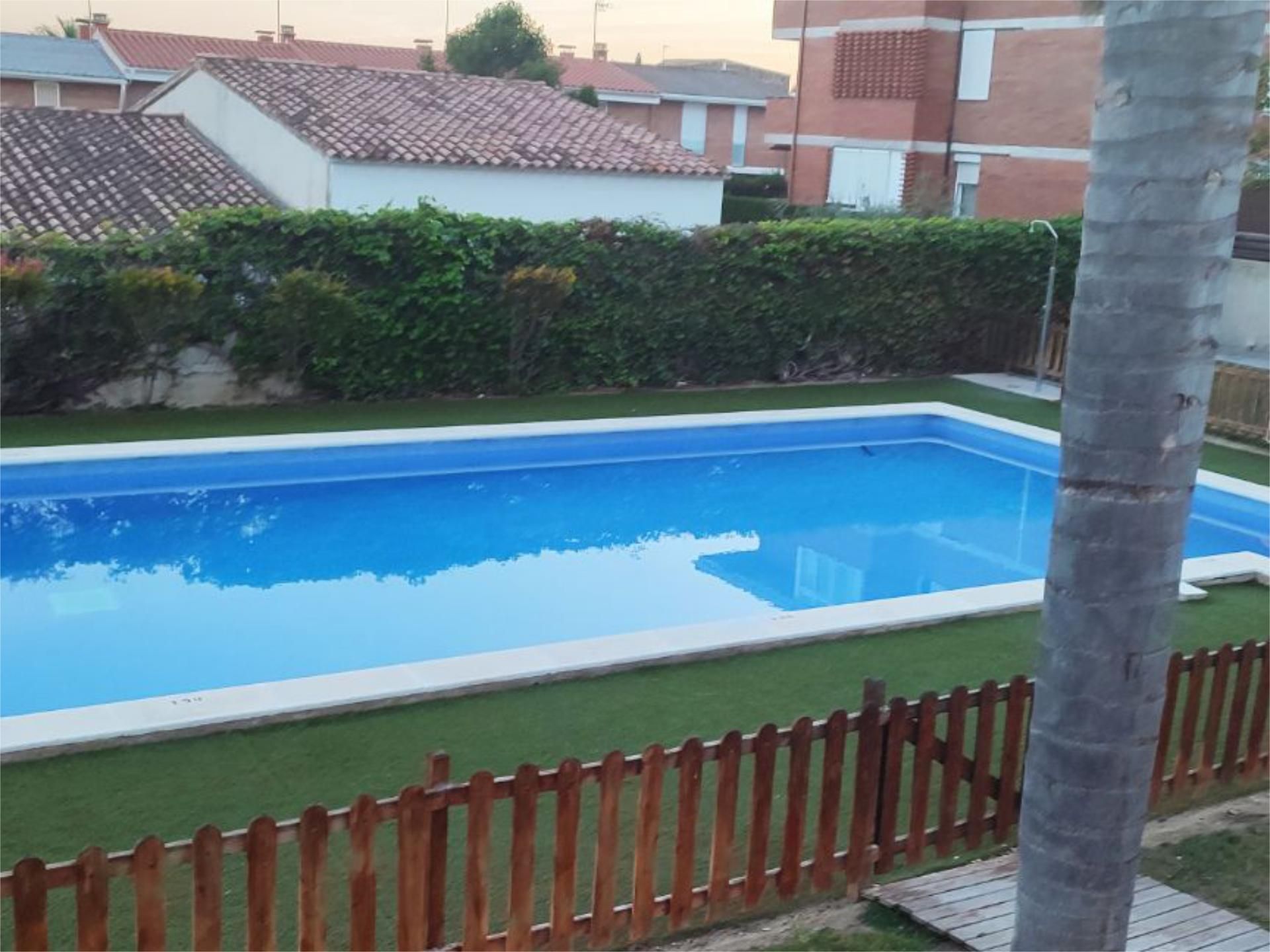 Piscina de Casa adosada en venda en La Secuita amb Aire condicionat, Calefacció i Jardí privat
