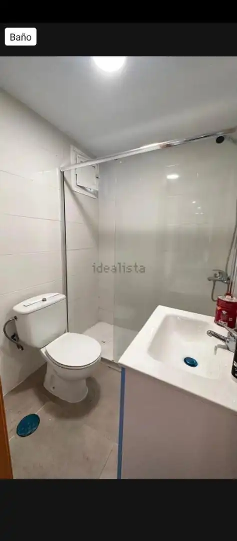 Bathroom of Flat for sale in Sevilla  with Air Conditioner, Heating and Terrace