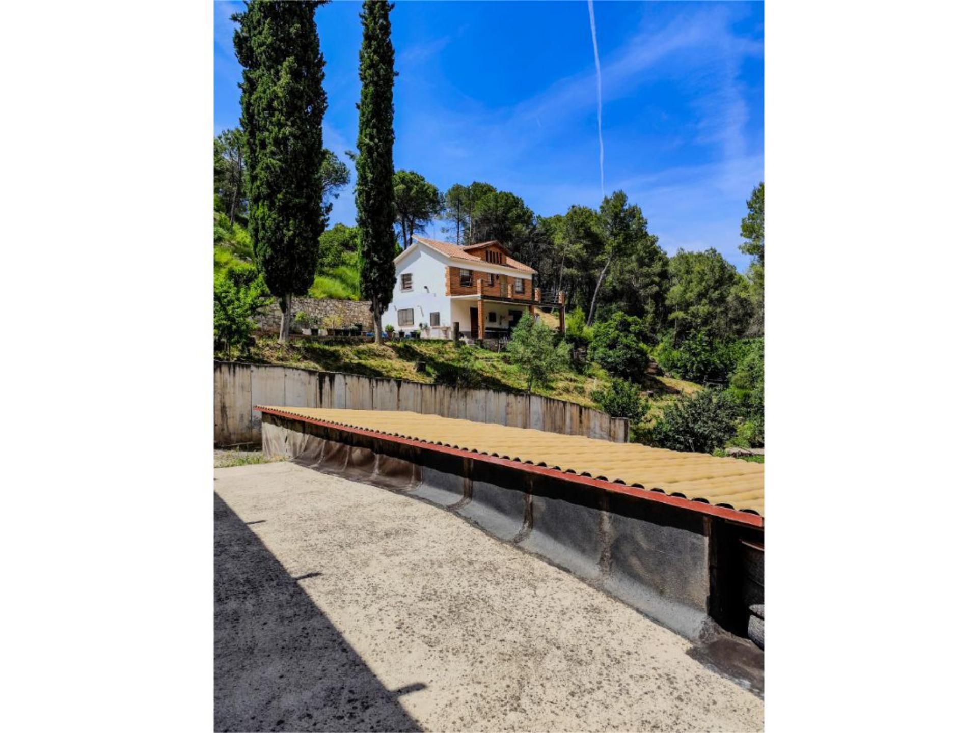 Vista exterior de Casa o xalet en venda en Sant Salvador de Guardiola amb Terrassa i Piscina