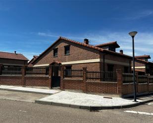 Vista exterior de Casa o xalet en venda en Renedo de Esgueva