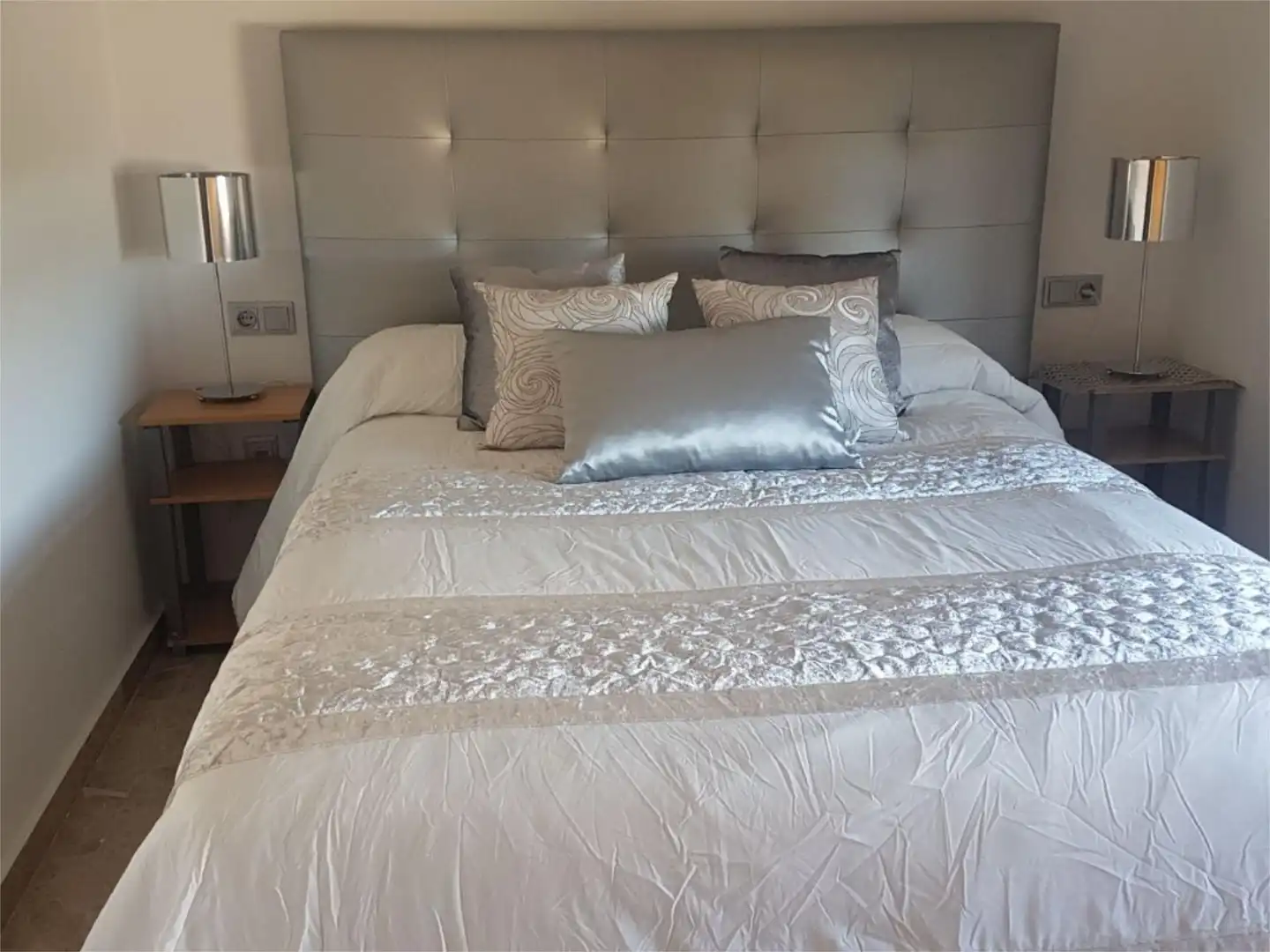 Dormitori de Pis de lloguer en Benidorm amb Aire condicionat, Terrassa i Piscina