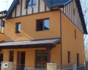Exterior view of House or chalet for sale in Sariegos