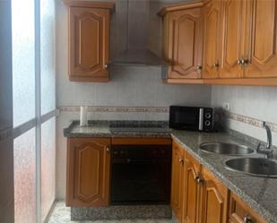 Kitchen of Flat to share in El Carpio  with Air Conditioner