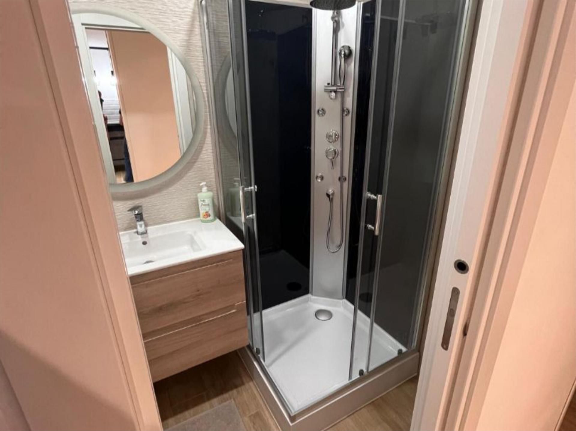 Bathroom of Flat to share in  Madrid Capital  with Heating, Furnished and Video intercom