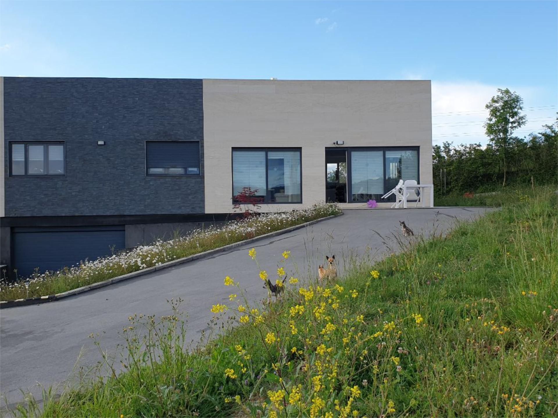 Vista exterior de Casa o xalet en venda en Siero amb Terrassa i Balcó