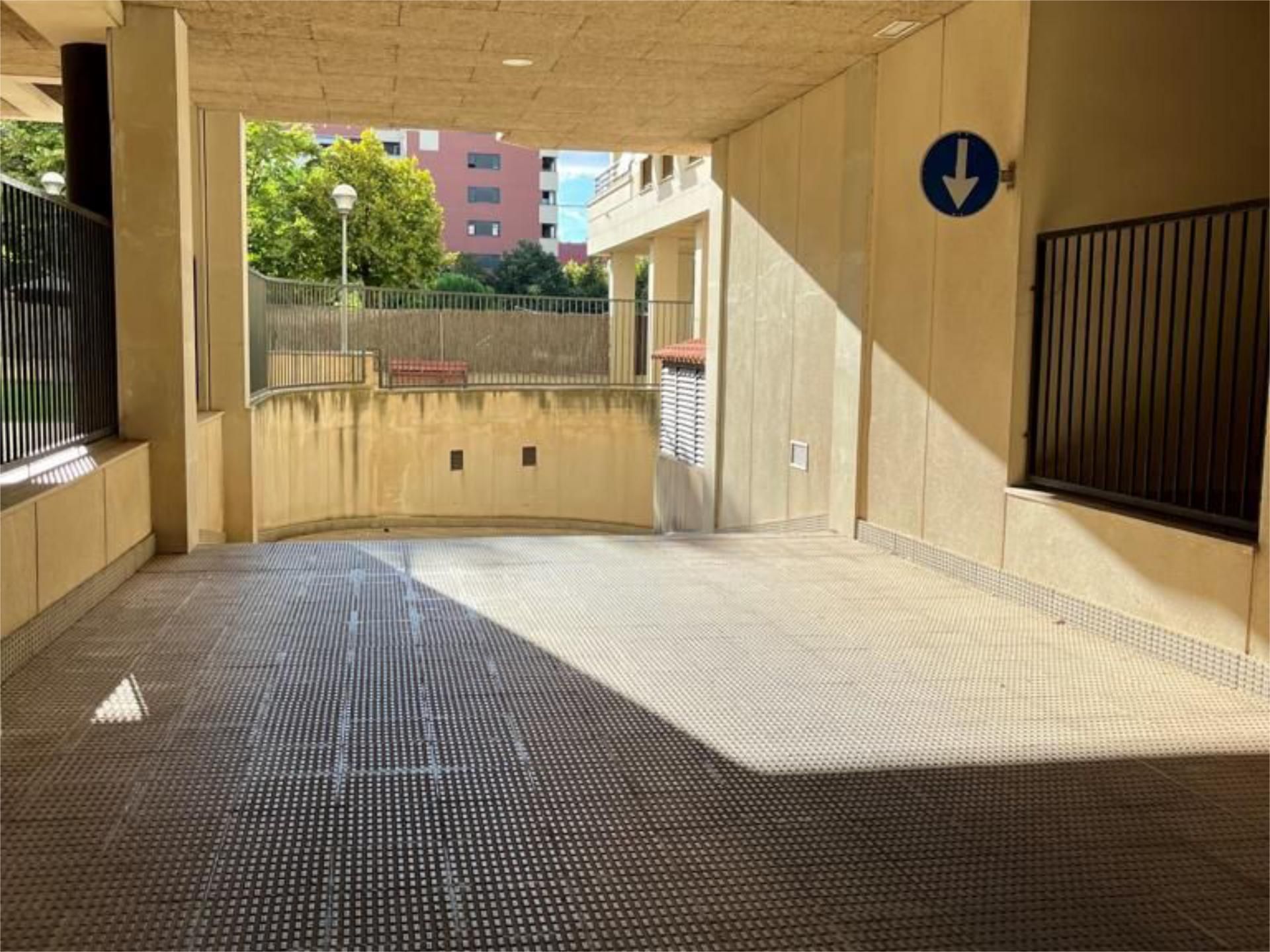 Aparcament de Garatge de lloguer en  Logroño