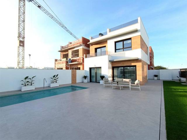 Casa-chalet en Venta en Calle Arrulon, 8 en Benijófar