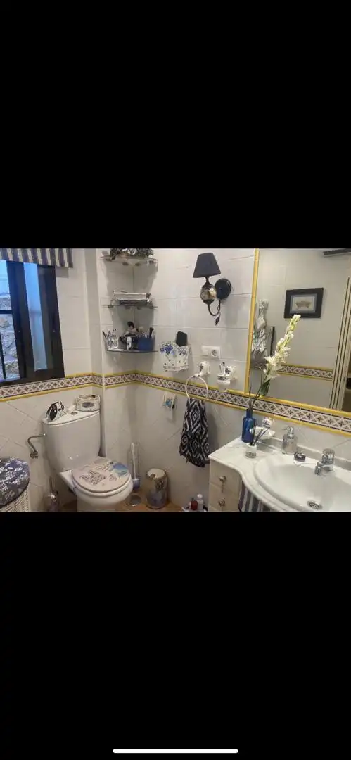 Flat for sale in Calle Salido, 15, San Bartolomé - Millán de Priego Bathroom of Flat for sale in Jaén with Air Conditioner, Heating and Parquet flooring