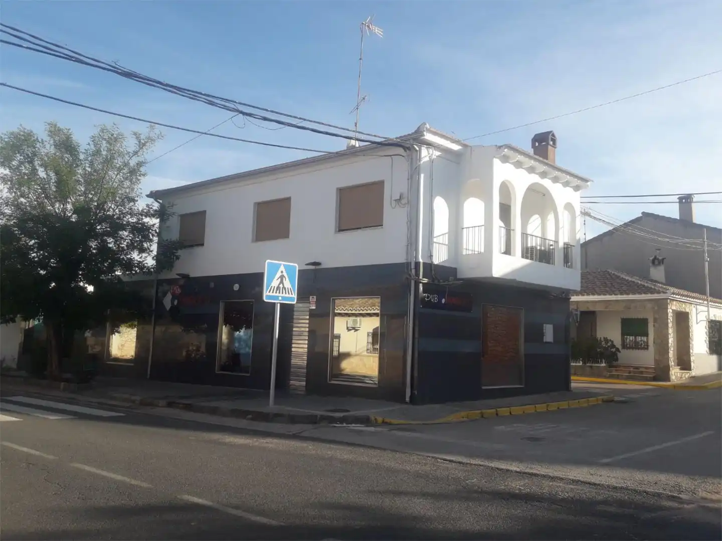 Casa adosada en venda a Carretera Badajoz Valencia, 19, Ossa de Montiel Vista exterior de Casa adosada en venda en Ossa de Montiel amb Aire condicionat, Calefacció i Terrassa