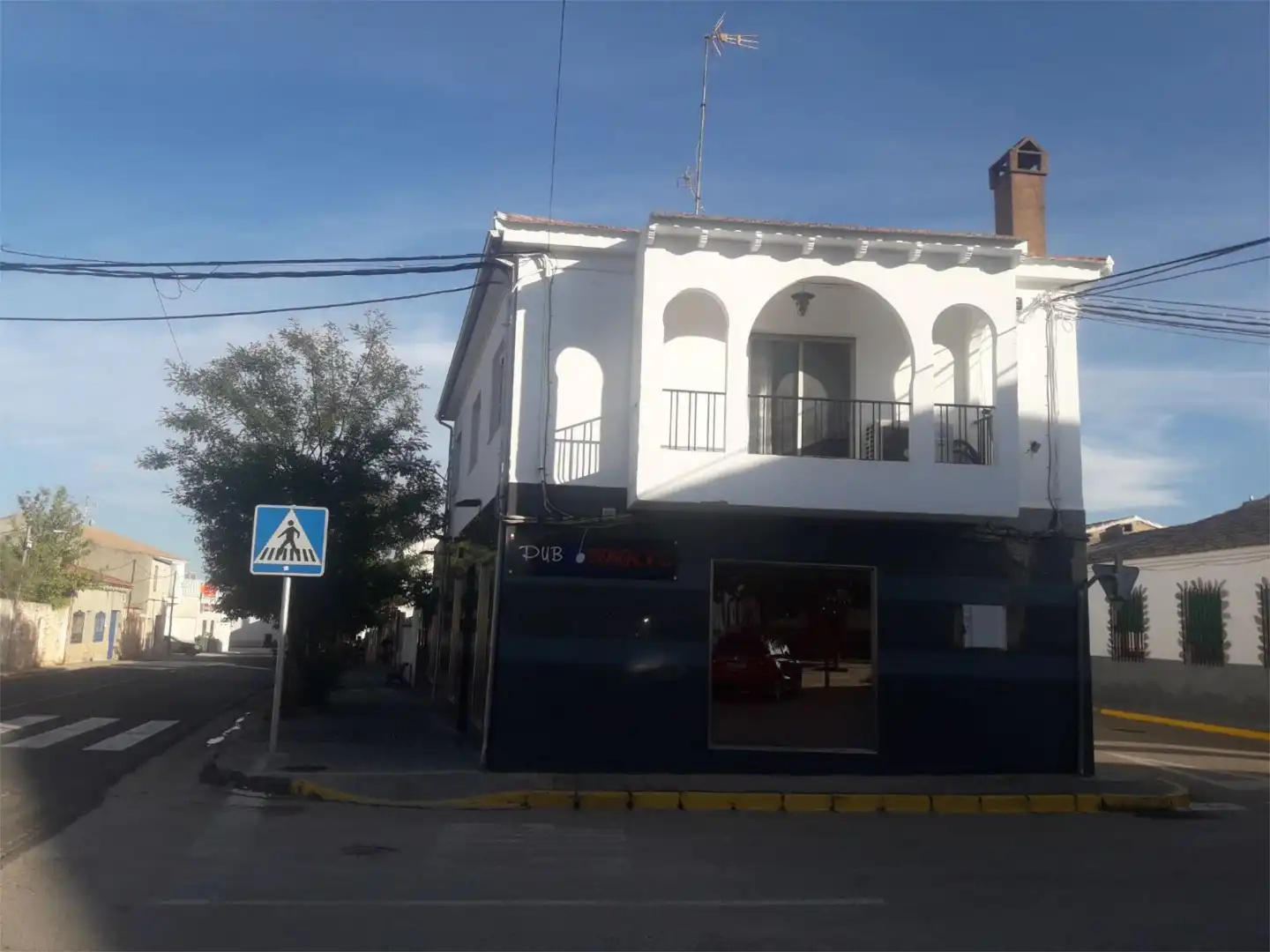 Casa adosada en venda a Carretera Badajoz Valencia, 19, Ossa de Montiel Vista exterior de Casa adosada en venda en Ossa de Montiel amb Aire condicionat, Calefacció i Terrassa
