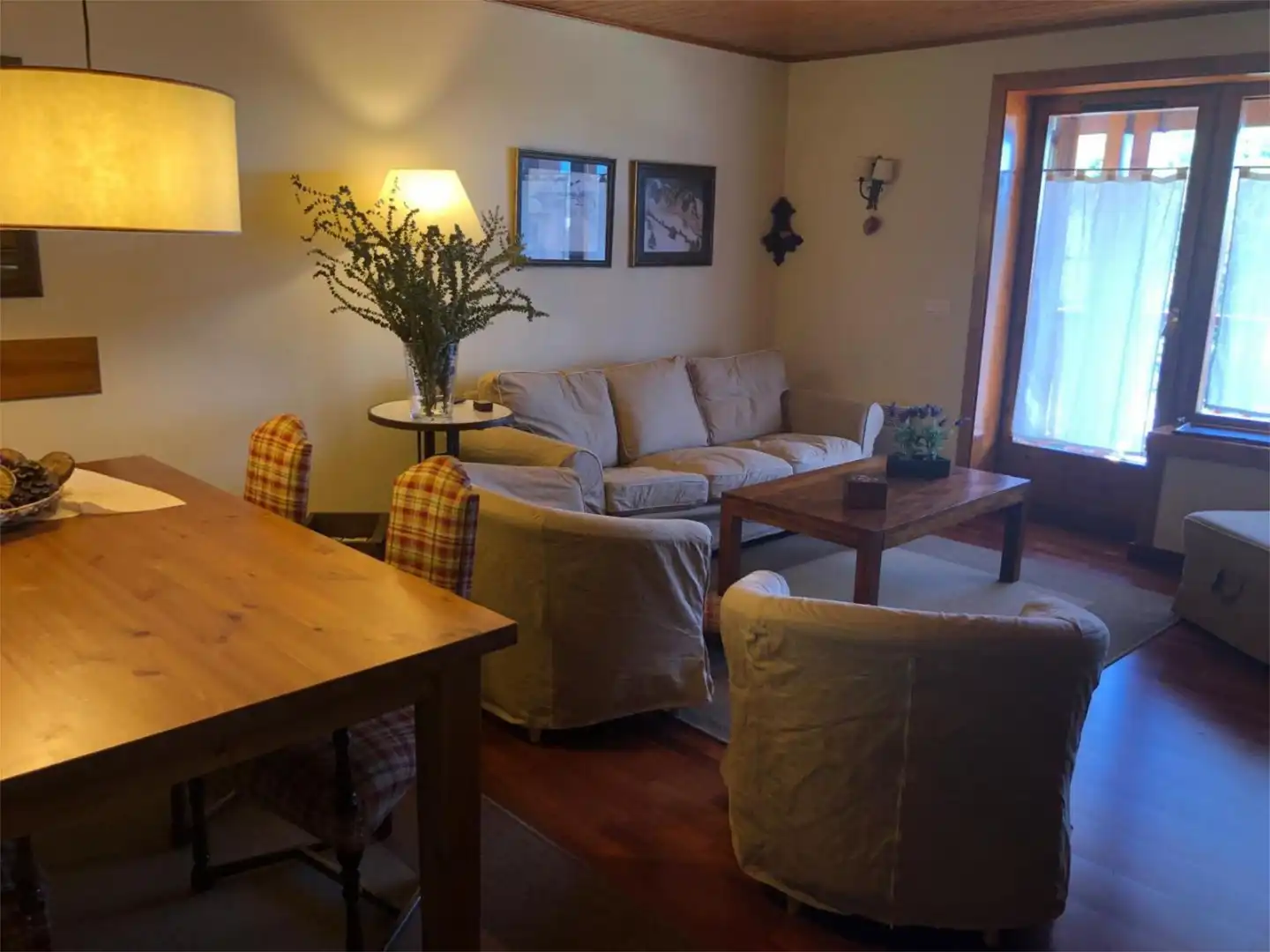 Sala de estar de Piso de alquiler en Osséja con Calefacción, Jardín privado y Parquet