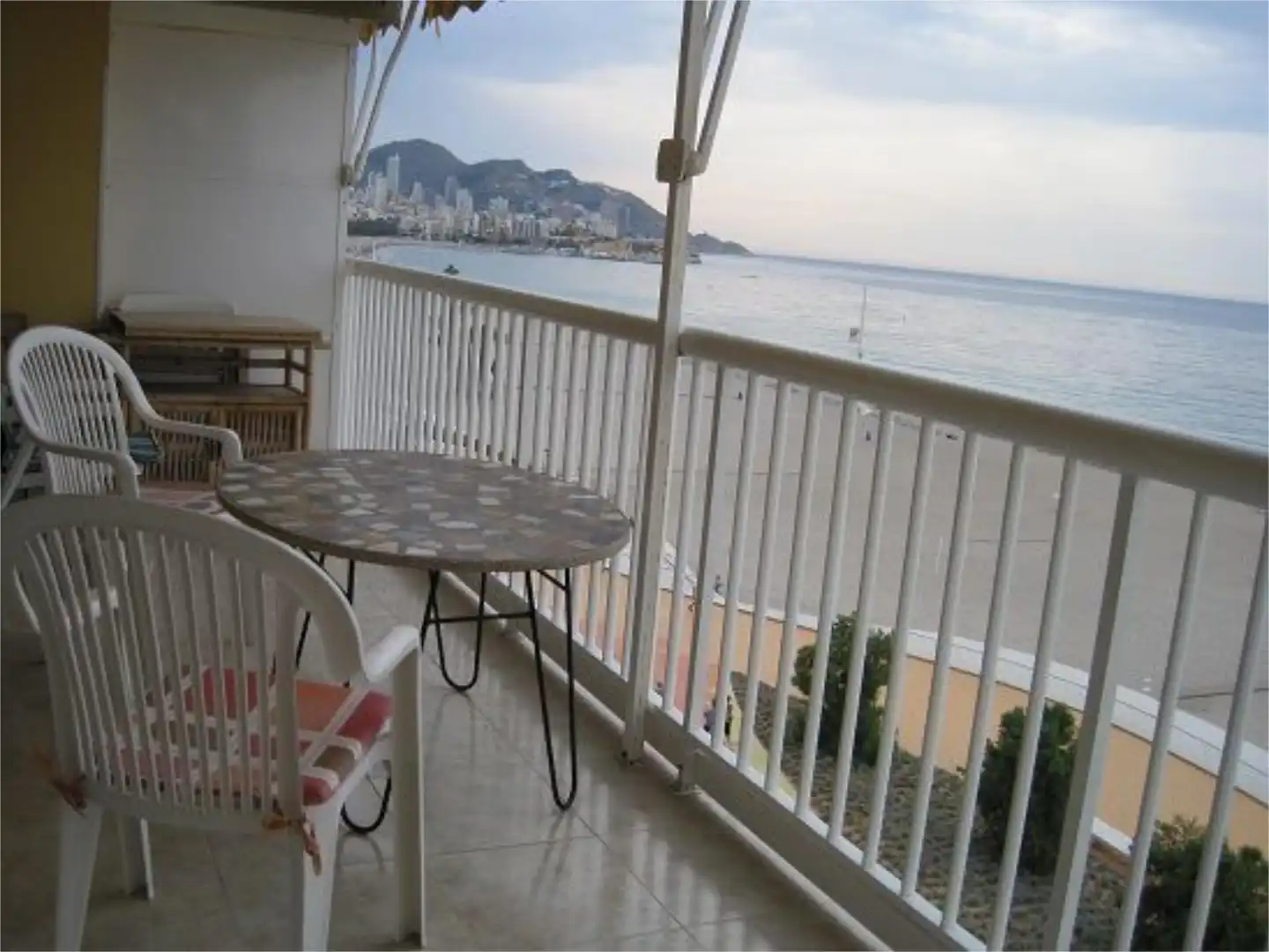 Piso de alquiler en Avenida de la Armada Española, 19, Playa Poniente Habitación de Piso de alquiler en Benidorm con Terraza y Balcón