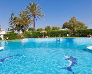 Piscina de Casa adosada en venda en Casares amb Aire condicionat i Piscina