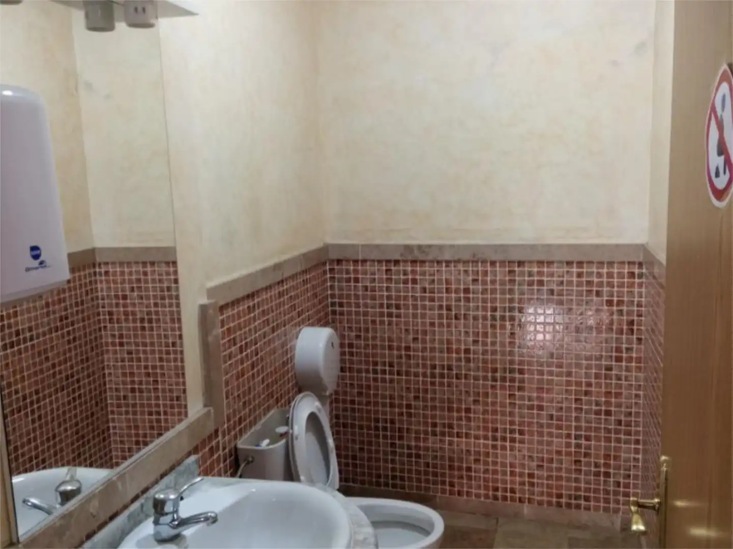 Baño de Oficina de alquiler en Málaga