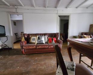 Sala d'estar de Casa adosada en venda en Amoeiro