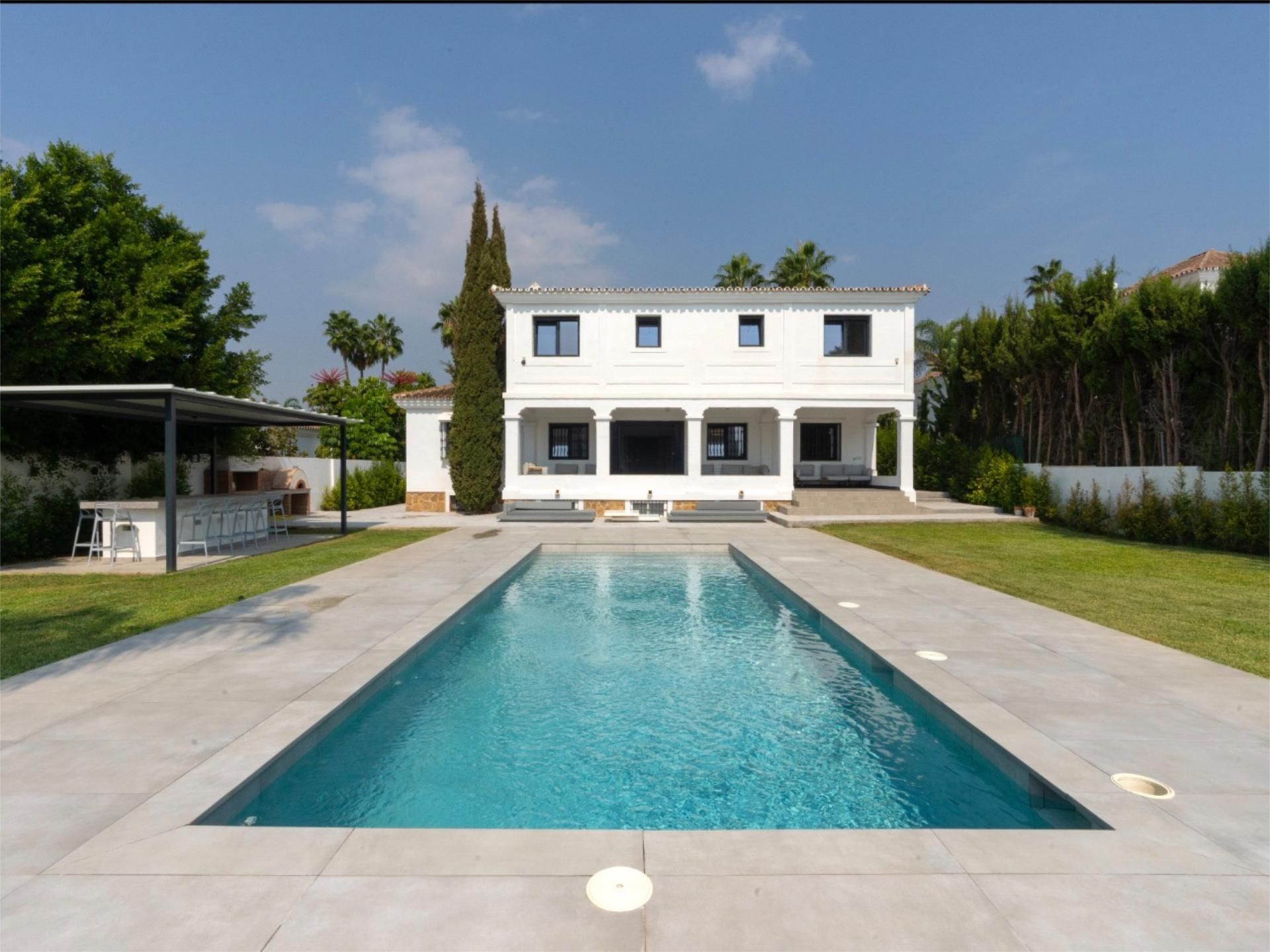 Vista exterior de Pis de lloguer en Marbella amb Aire condicionat, Calefacció i Jardí privat