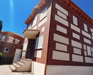 Vista exterior de Casa o xalet en venda en Seseña amb Aire condicionat i Piscina