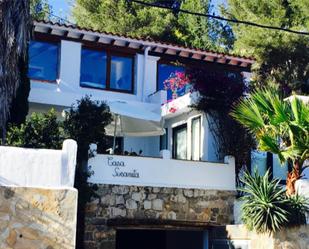 Vista exterior de Casa o xalet en venda en Santa Eulària des Riu amb Aire condicionat, Terrassa i Piscina